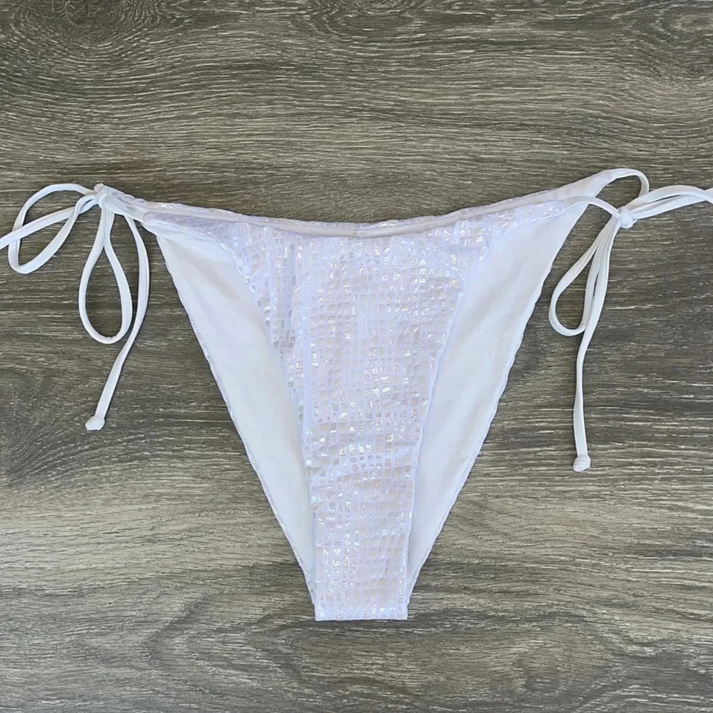 L*Space Indiana Bikini Top and Lennox Classic Bottoms, gloss - Picture 6 of 16